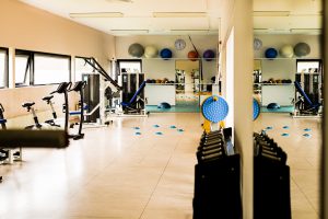 oefenzaal boven zijaanzicht, fitness apparatuur